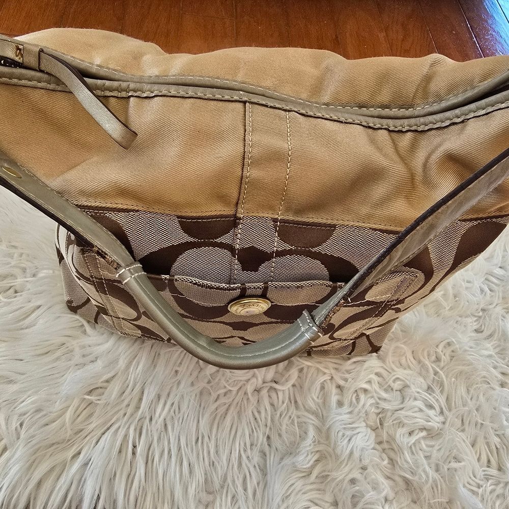 Coach Signature Monogram ** - Picture 9 of 10